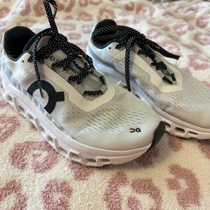 On Cloudmonster Women’s 7.5